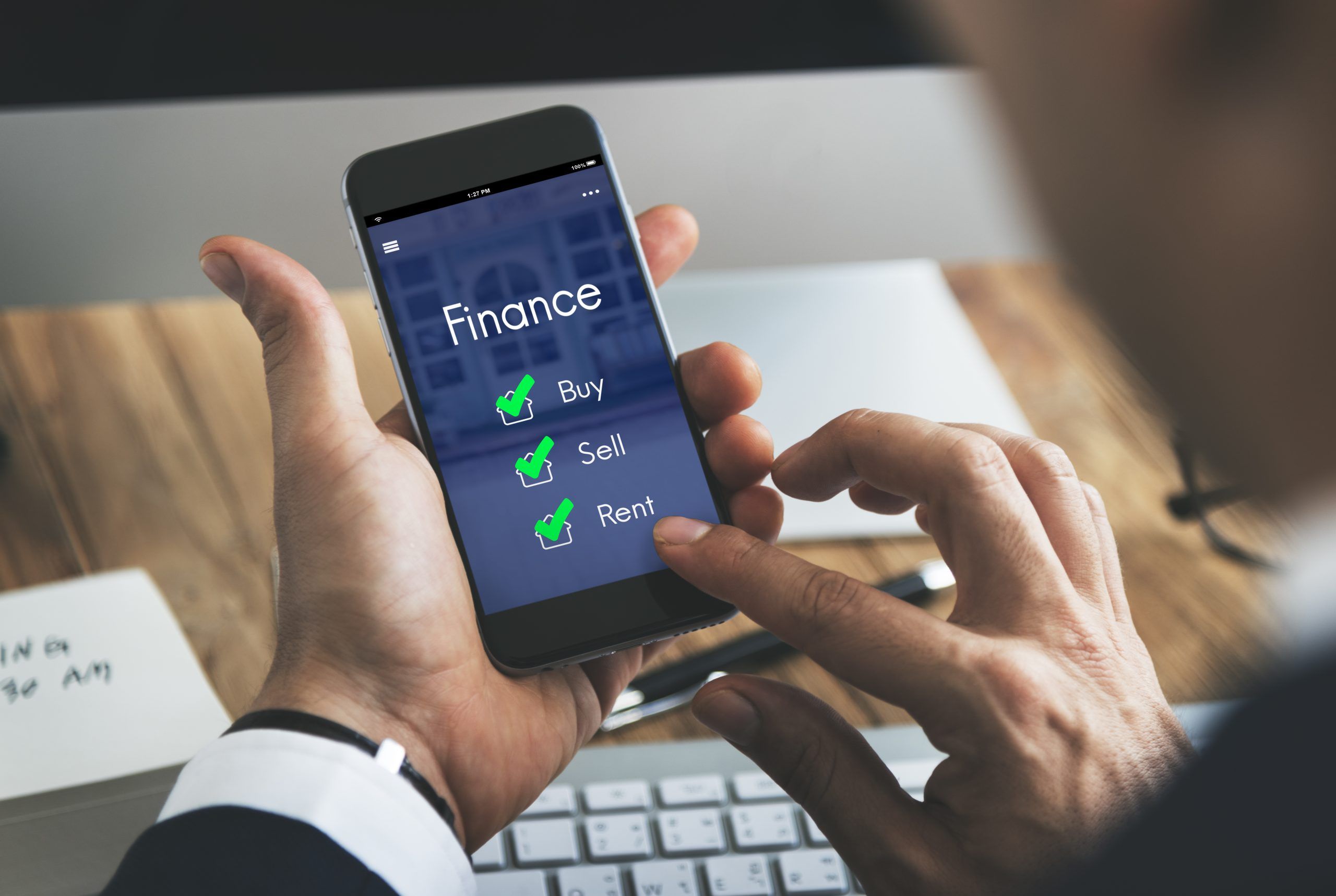 As vantagens de utilizar bancos digitais incluem a redução de custos operacionais, o que se traduz em tarifas mais baixas ou inexistentes para os clientes.